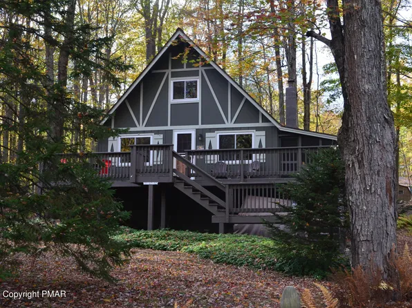 127 Outer Dr, Pocono Lake, PA 18347
