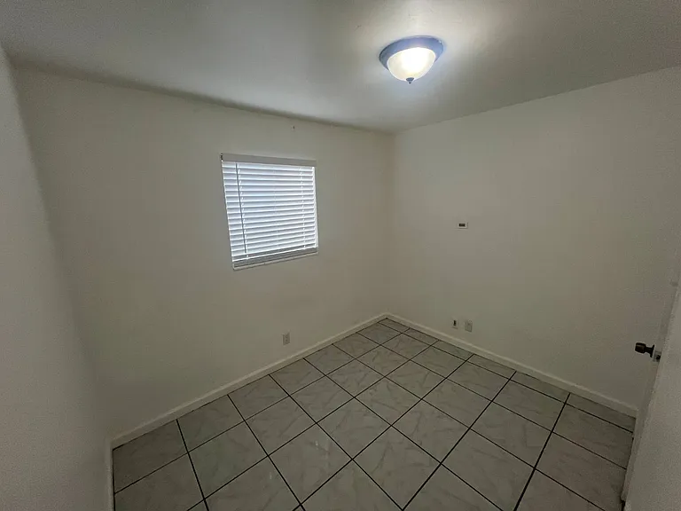 3021 NE 7th Ave #D — Photo 18