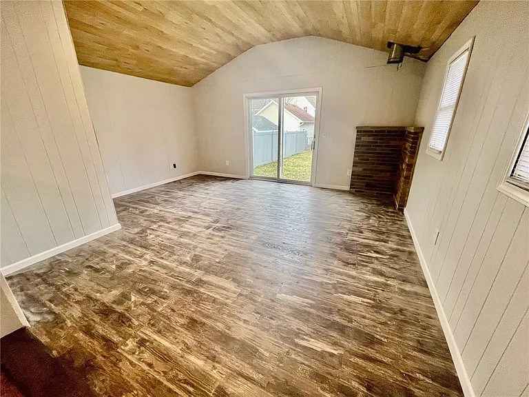 223 E Filbert St — Photo 10