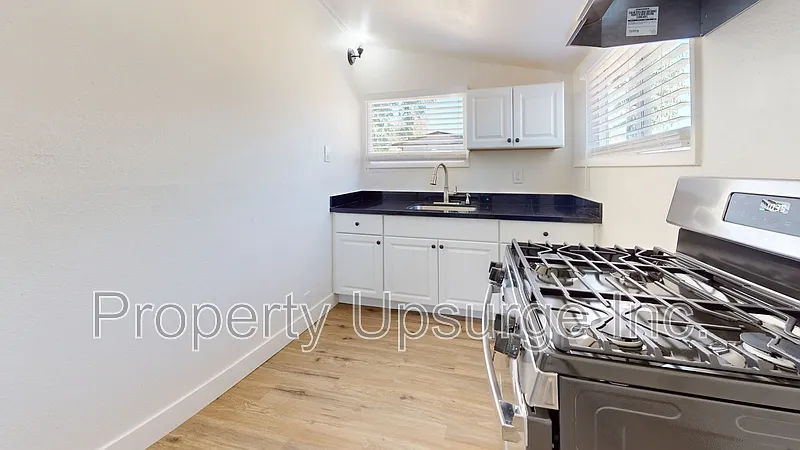 Building Photo - 4566 Virginia Ave #4574