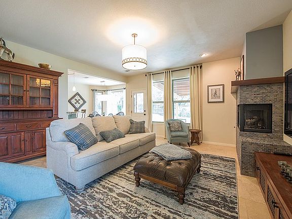 5th image of 8112 Aralia Dr