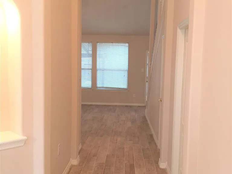 2214 Valley View Xing — Photo 12
