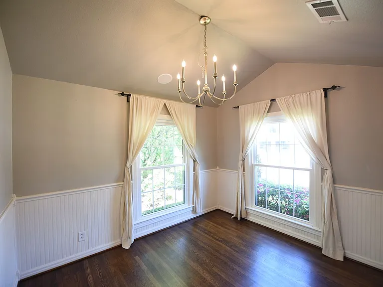5606 Stanford Ave — Photo 8