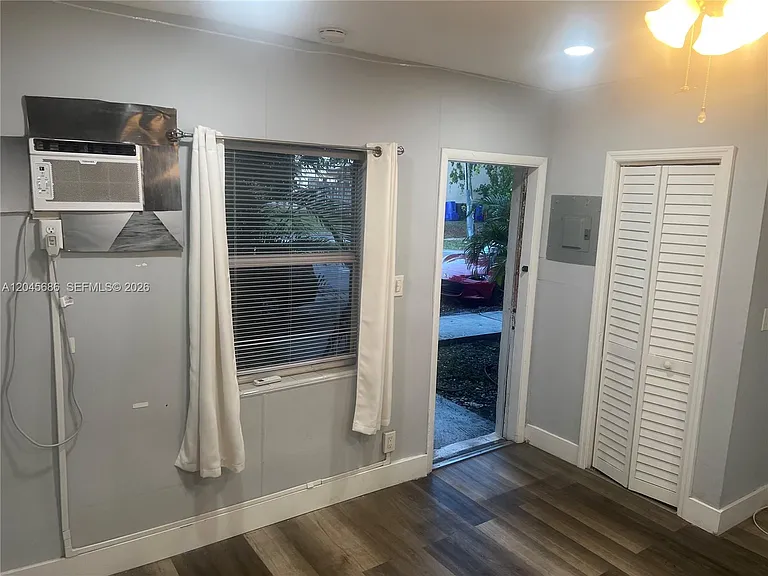 2118 N 19th Ave #1-4 — Photo 8