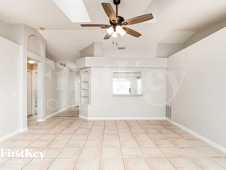 213 Autumn Ridge Rd — Photo 3