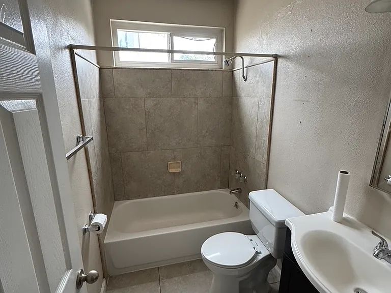 5401 W Olympic Blvd #1 — Photo 4