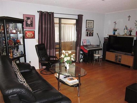 2nd image of 203 Chateau La Salle Dr #203