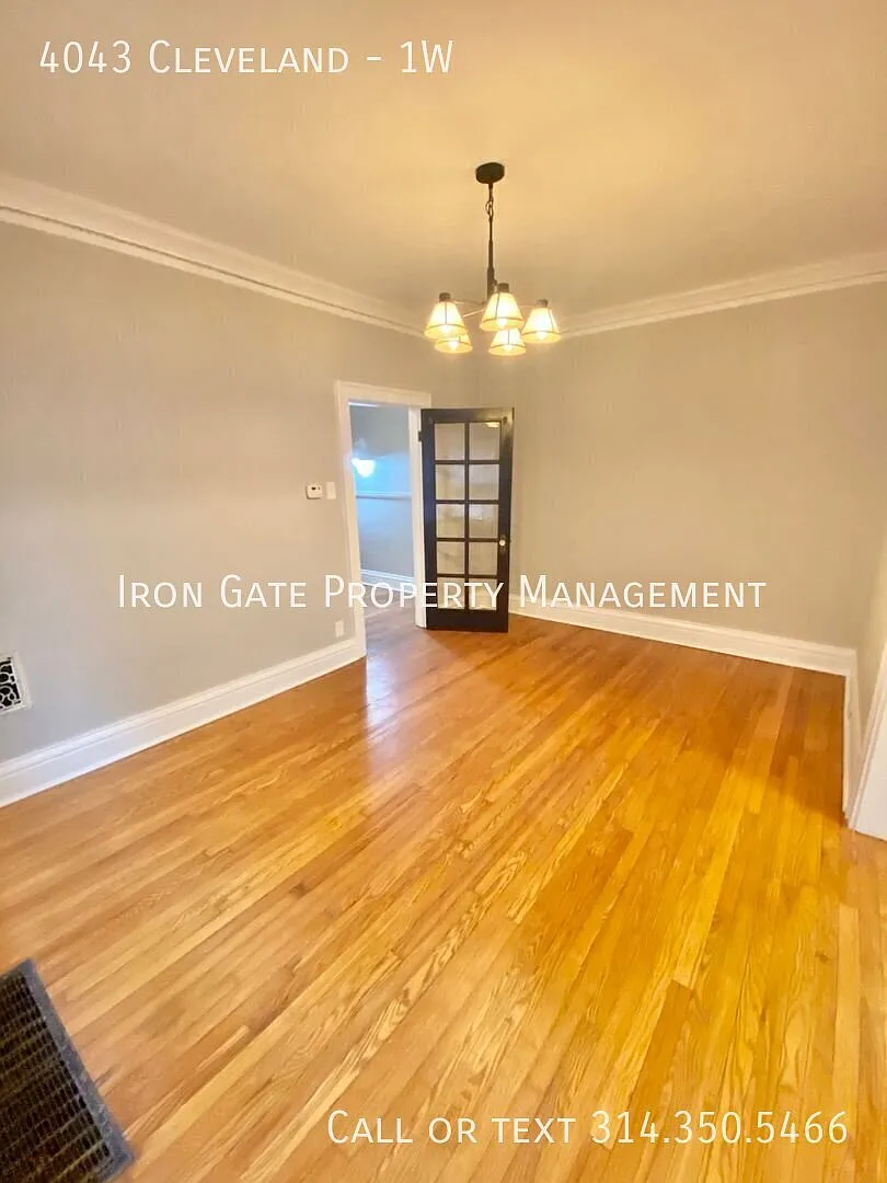 Updated Historic Charm in Shaw Stainless Steel Kitchen & Walkable to Tower Grove Park! — Photo 3