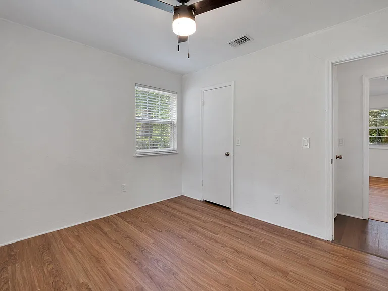 1112 Missionwood Ln — Photo 18