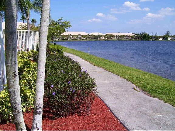 5th image of W Hillsboro Blvd