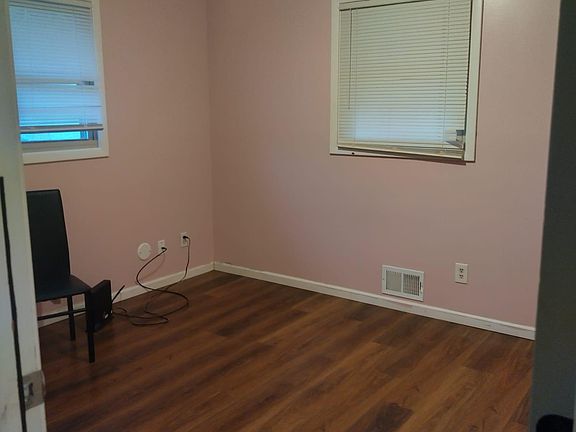 4th image of 1560 Pacific St
