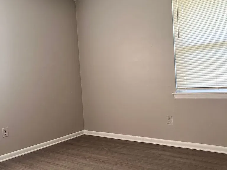 203 Lynn Ln — Photo 11