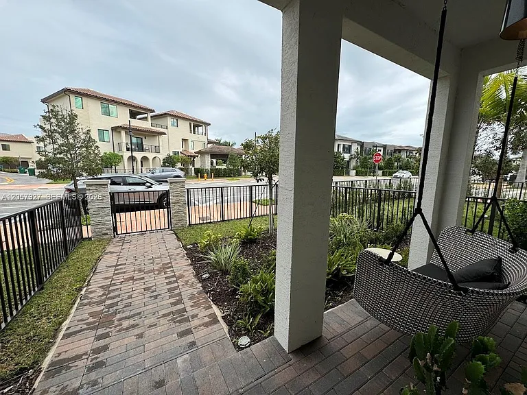 8316 NW 43rd St — Photo 31