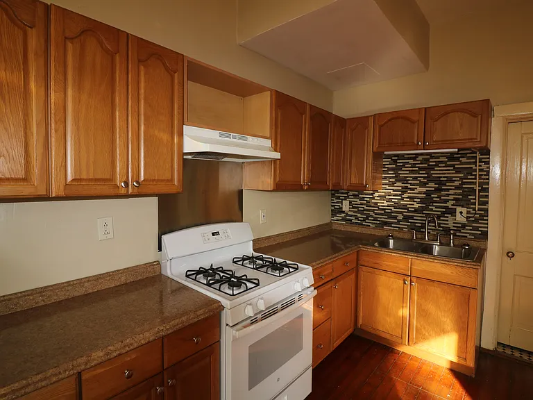 1316 E 10th St #1 — Photo 30
