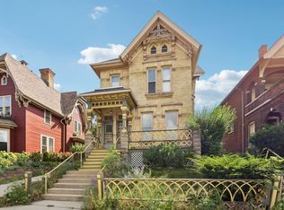 1900-1902 N Warren Ave, Milwaukee, WI