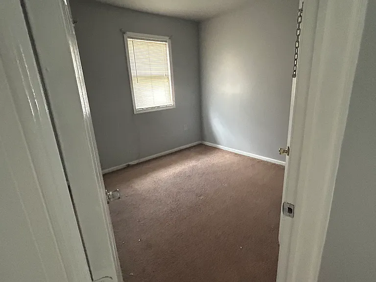 801 Glen Ter — Photo 3