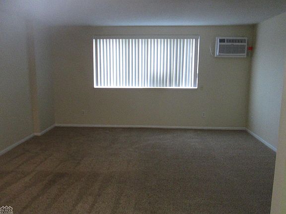 4th image of 1637 S Riverside Ave