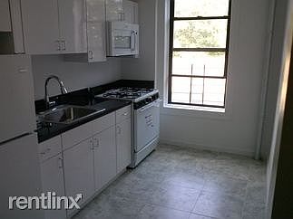 3rd image of 8907 102nd St