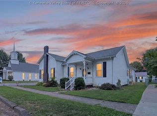 400 Mulberry St, Ravenswood, WV 26164