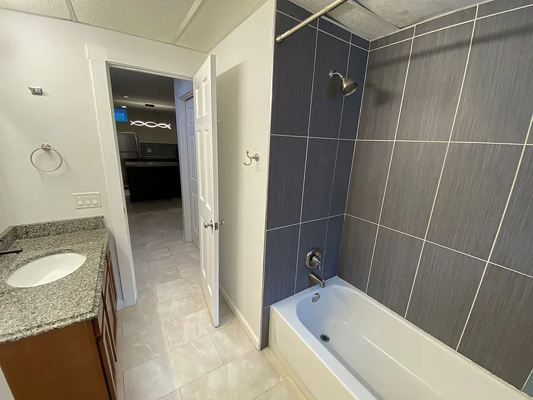 Dennison Ave 877 NCR — Photo 12