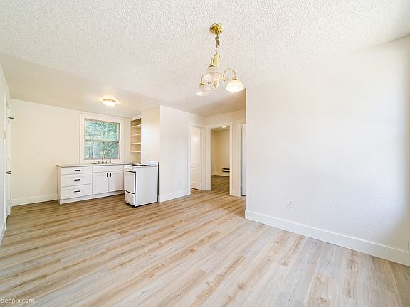 2nd image of 725 W 2nd St APT D