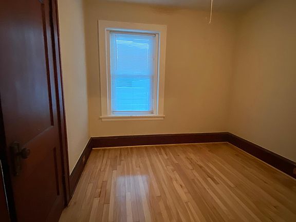 4th image of 988 Dale St N #2
