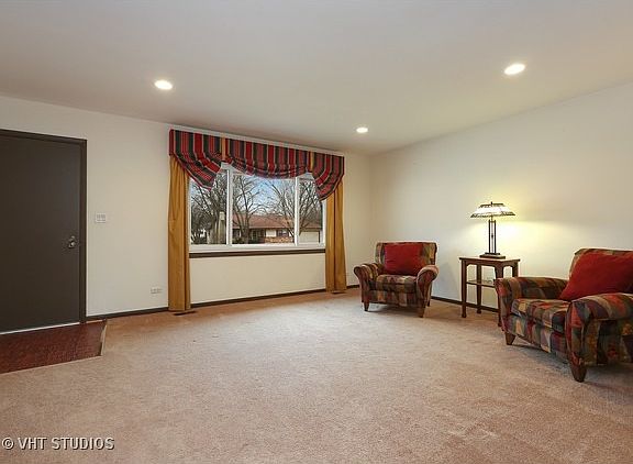 4th image of 30W133 Arlington Ct