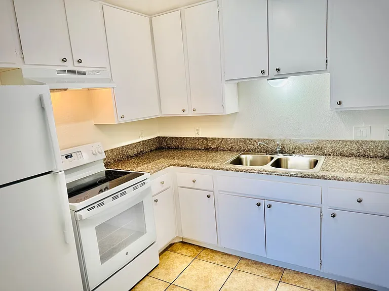 Burkhart Apartments — Photo 14