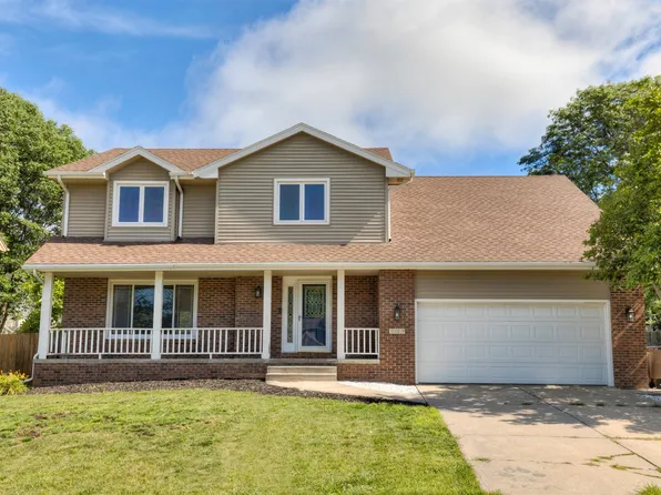 5509 Cody Dr, West Des Moines, IA 50266
