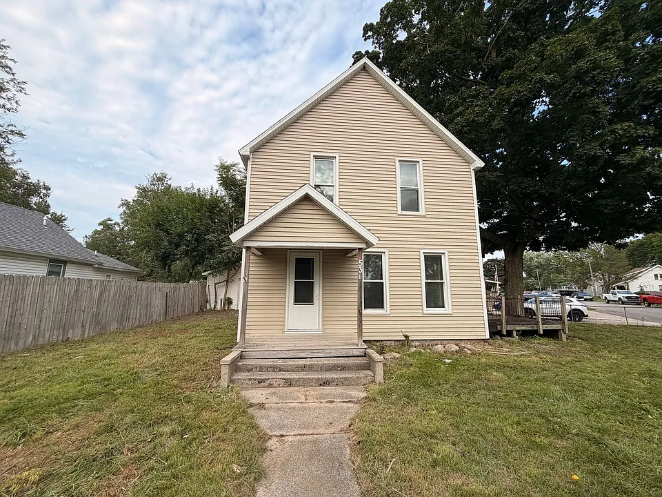 53 Lamoreaux Dr NE