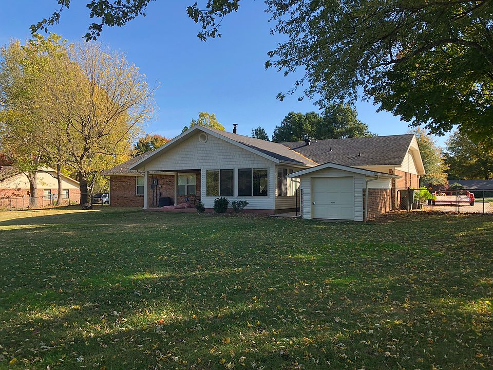 1st image of 1103 E Huntington Dr #2036