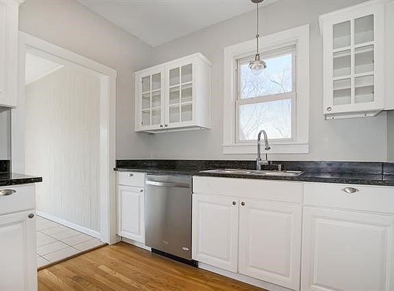 4th image of 4932 Buena Vista St