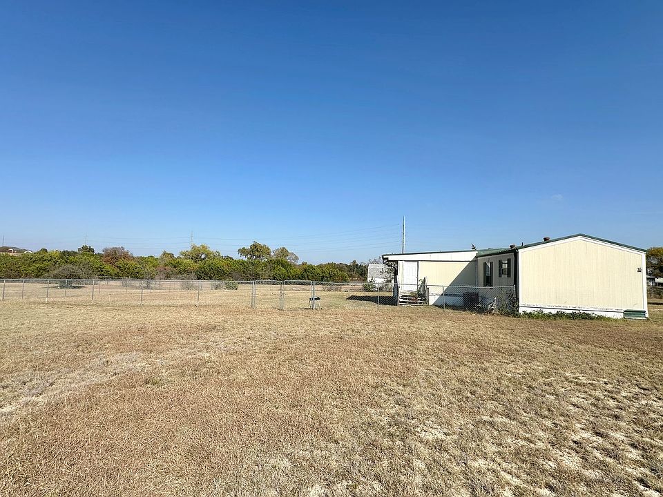2nd image of 462 Loop Rd
