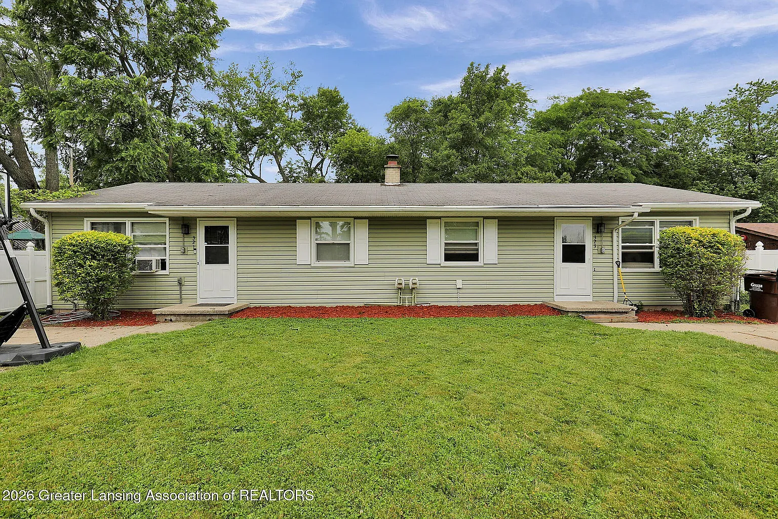 2 bed, 1000 sqft, $1,400 — Photo 2