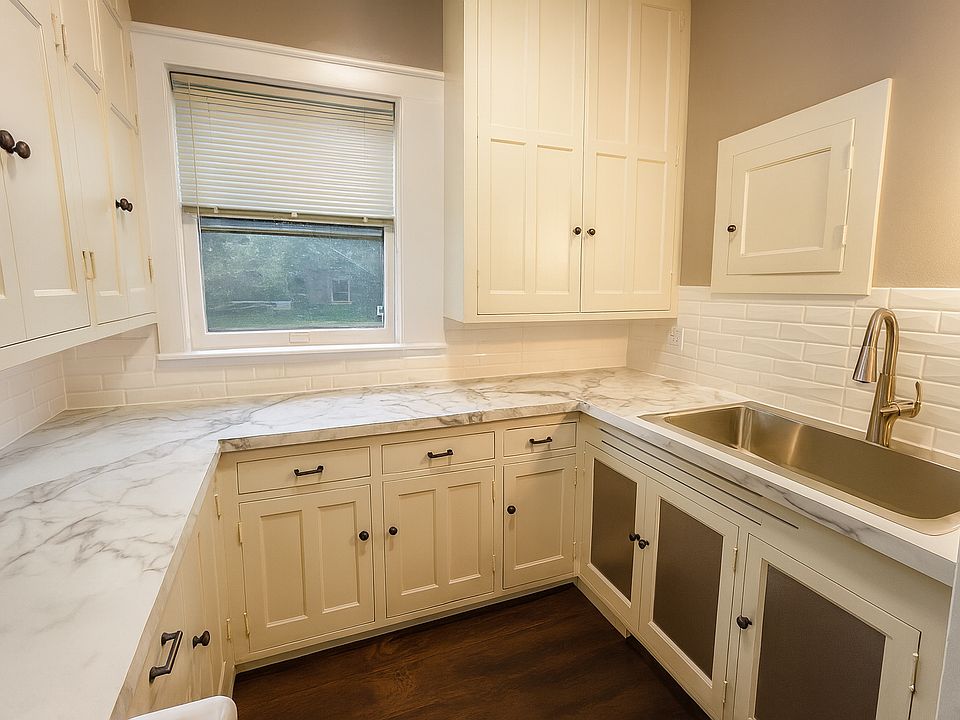 1st image of 1855 Portland Ave APT 2