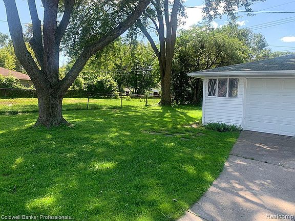 4th image of 21817 Weller Ave