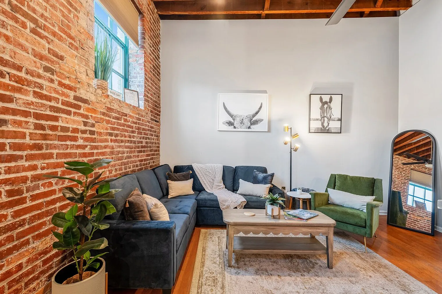 2 bed, 1.5 bath, $5,062 — Photo 1