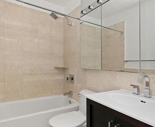 5th image of 62 W 62nd St APT 10A