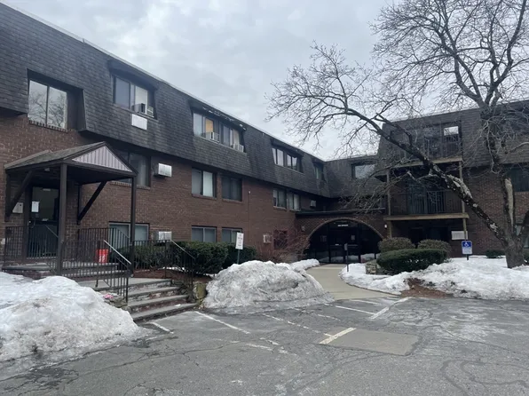 688 Boston Post Rd E APT 104, Marlborough, MA 01752