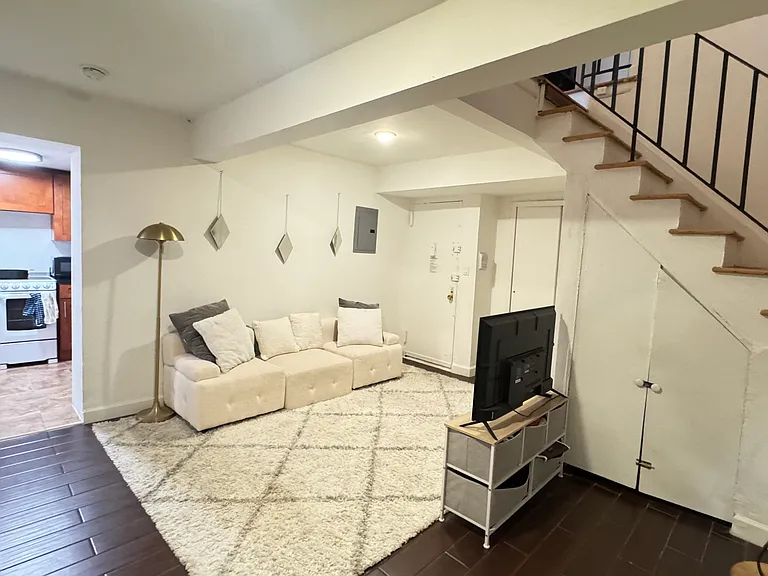 205 2nd Ave #1A — Photo 6