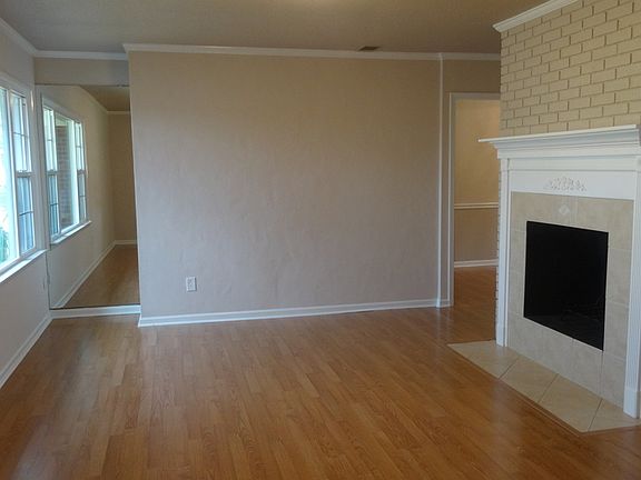 3rd image of 825 Beechwood Dr