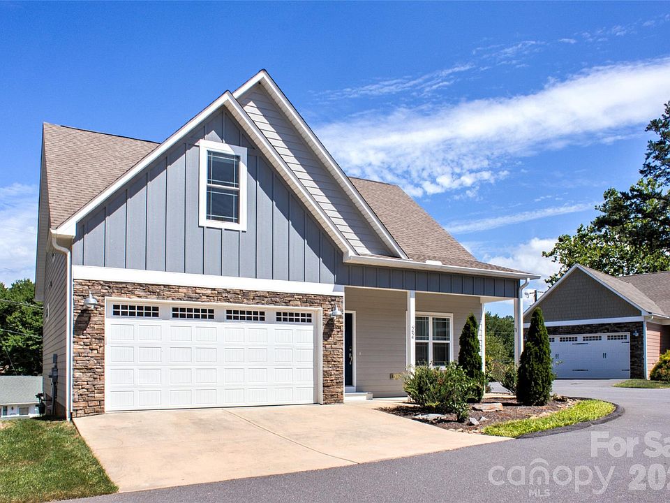 1st image of 22 Water Pointe Way