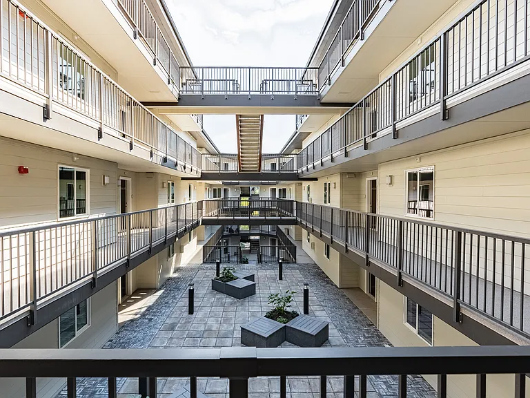500 Square Apartments — Photo 4