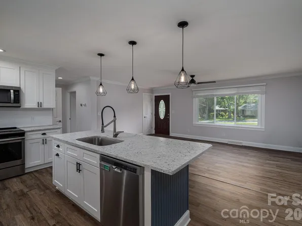 203 Park Rd, Mount Holly, NC 28120