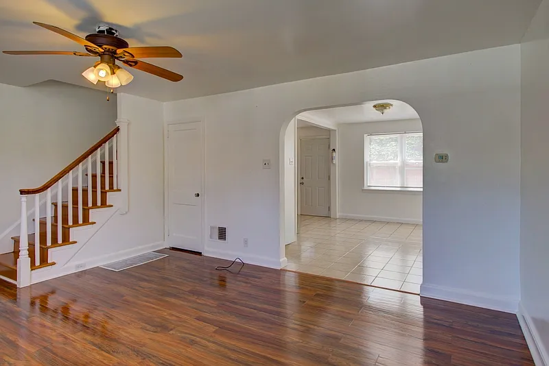 3 bed, 1.0 bath, 1120 sqft, $1,650 — Photo 4