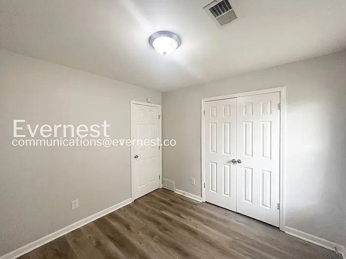 2912 Waverly Dr — Photo 13