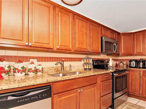 3rd image of 8901 Bay Bridge Ct