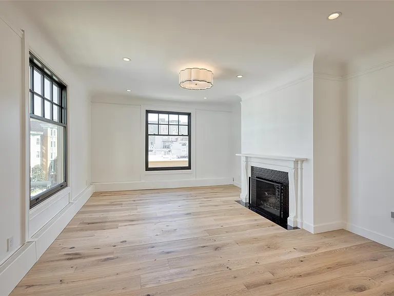 2145 Franklin St #4 — Photo 8