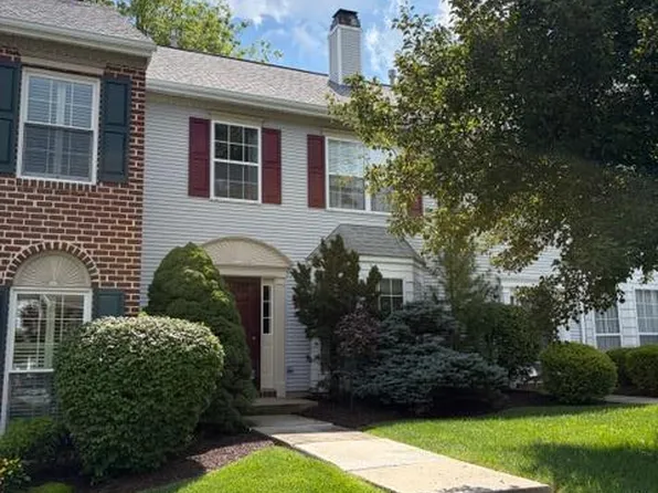 1908 Pine Ct, Hellertown, PA 18055