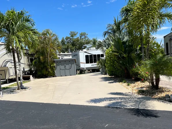 150 Smallwood Dr #102, Chokoloskee, FL 34138